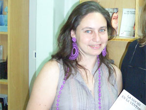 La Presidenta de la Fundación Ana Bella visita el estand de la AFA en la Feria del Libro de Sevilla