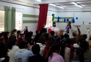 Alrededor de 700 escolares andaluces aprenden sobre biomedicina y terapias avanzadas