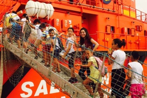 La Escuela de Verano Intégrate 2015 visita el Puerto de Almería