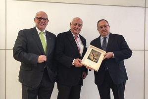La Fundación Juan Ramón Guillén, premiada por su contribución a la promoción del olivar andaluz