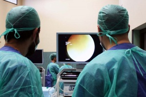 Salud formará a 70 cirujanos en cirugía de mínima invasión sobre rodilla y tobillo