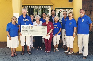 Cudeca recibe una donación del  Club de los Leones de la Cala de Mijas