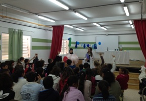 Más de 1.500 escolares andaluces han participado durante este curso en talleres sobre biomedicina y terapias avanzadas promovidos por Salud