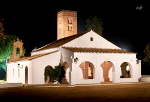 La Fundación Sevillana Endesa inaugura la iluminación artística del exterior de la Ermita de Cuatrovitas en Bollullos de la Mitación