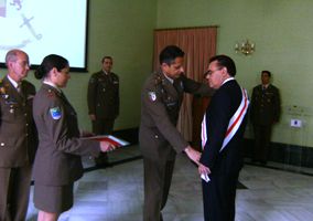 El director general de Forja XXI recibe la Gran Cruz del Mérito Militar
