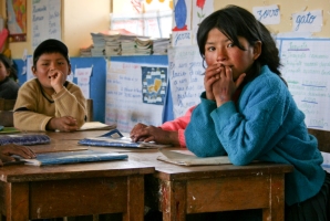 La Fundación Social y Universal mejorará la calidad educativa en las escuelas indígenas del Cusco