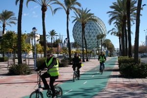 Los empleados de IAT se suman al ahorro energético y hacen uso de la bici eléctrica en sus desplazamientos