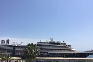 Almería recibe 2.000 cruceristas en plena feria