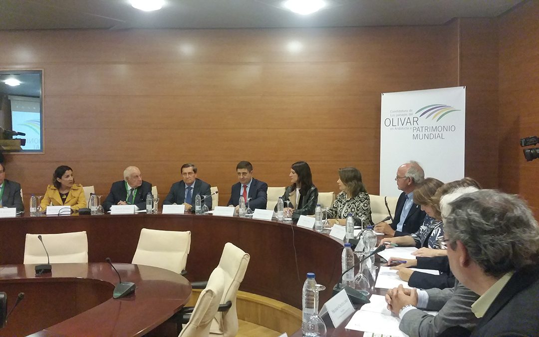 La Fundación Juan Ramón Guillén asiste a la reunión de la comisión institucional