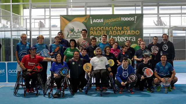 La Asociación Pádel Integra celebró su I Torneo de pádel solidario «Aquí Jugamos Todos» 