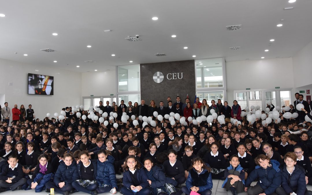 Los alumnos del Colegio CEU San Pablo Sevilla celebran el Día de la Paz