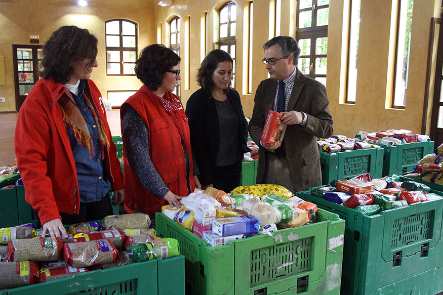 La Fundación REAAE entrega a la Cruz Roja 3.000 kilos de alimentos