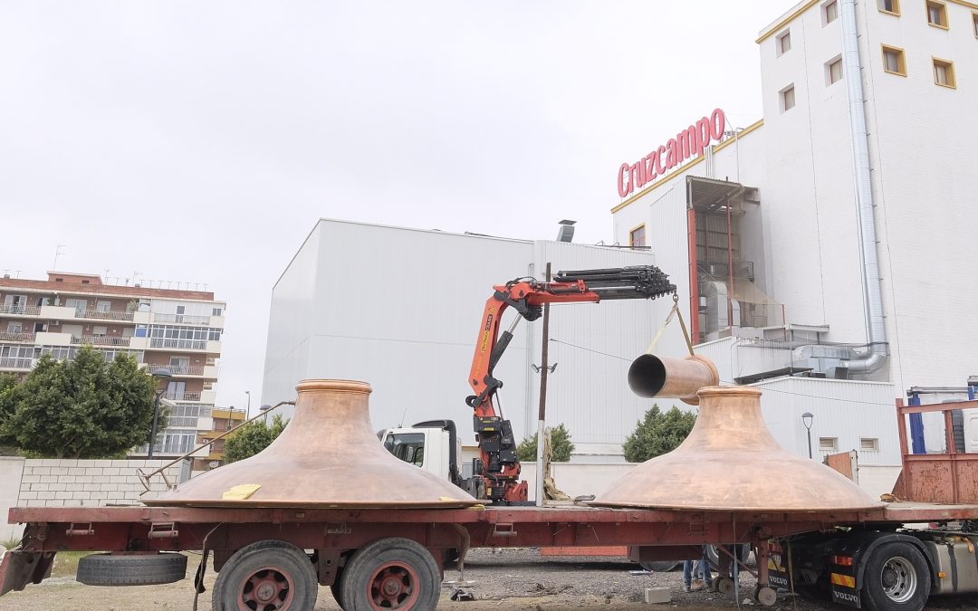 Trasladan por primera vez las calderas de la antigua fábrica Cruzcampo