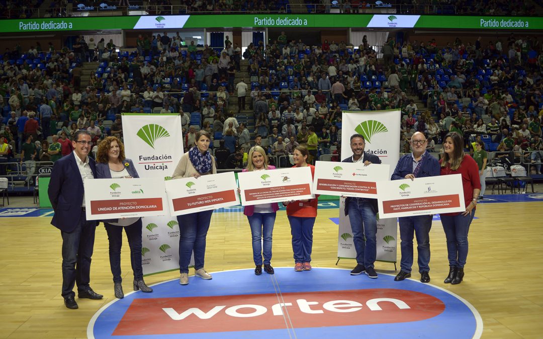 Fundación Unicaja celebra un partido dedicado a la labor social y cultural