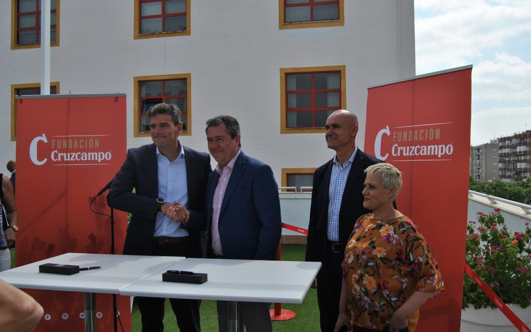 Firmada la cesión del edificio «Palomar» a la Fundación Cruzcampo para convertirlo en un espacio de innovación social