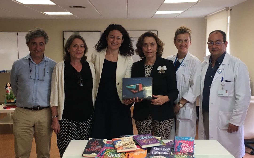 La Fundación José Manuel Lara dona material de lectura al Hospital Infantil de Sevilla