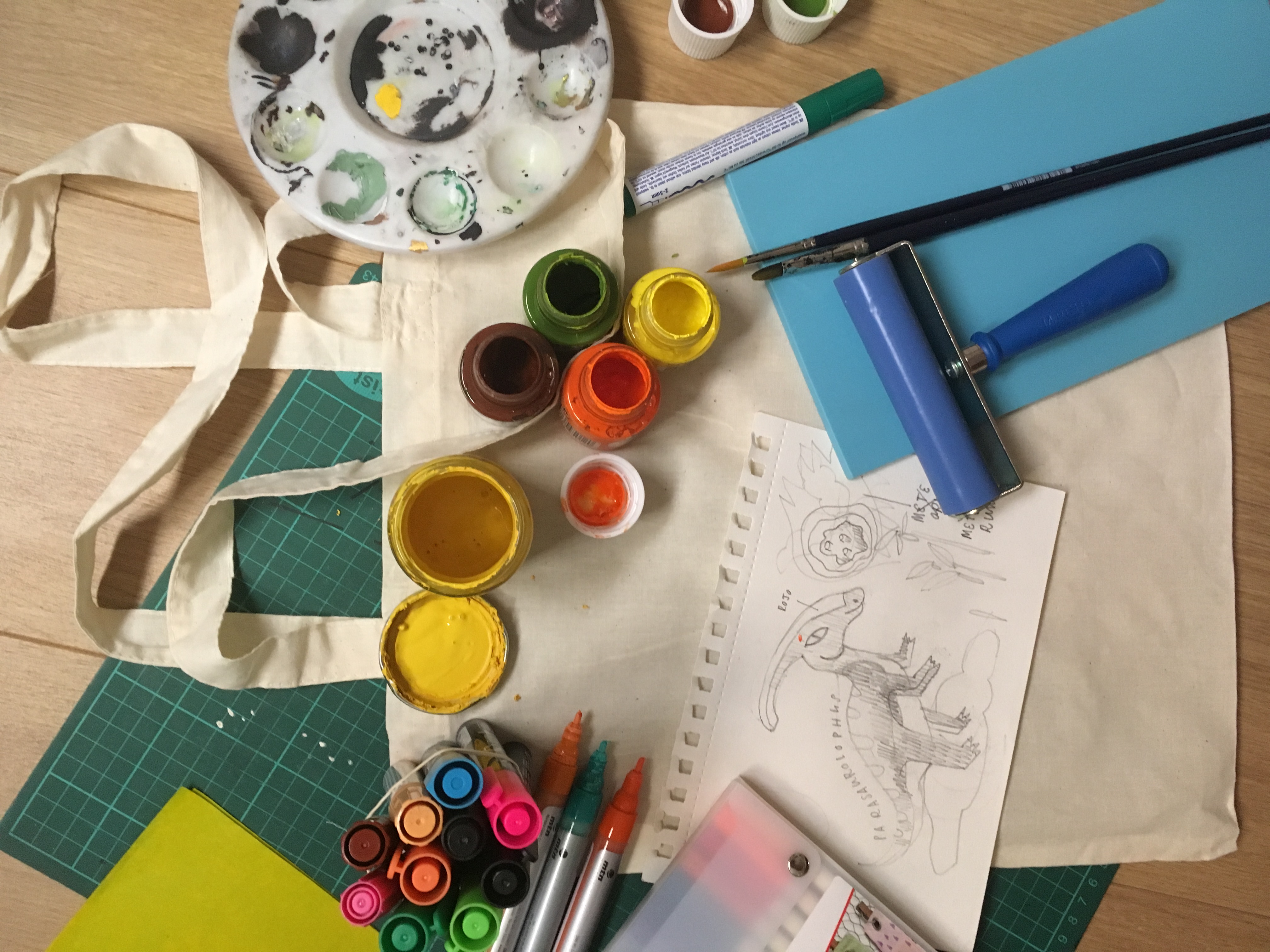 Sevilla. Taller de tote bag con Tina Bendala AFA Asociaciones y Andaluzas