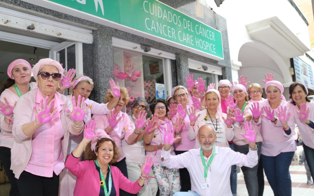 Voluntarias de CUDECA unidas en el Día Mundial del Cáncer de Mama