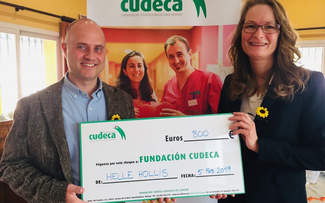 Helle Hollis presenta su donación anual  después de 9 años ayudando a CUDECA