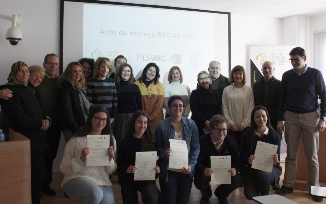 Dos alumnas algecireñas logran una beca para el Centro Nacional de Investigaciones Oncológicas y la Fundación para la Investigación, Desarrollo y Aplicación de Materiales Compuestos