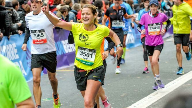 Auxi Martínez de Salazar, la corredora que disputará su sexto maratón por la Asociación Pequeña Nowina