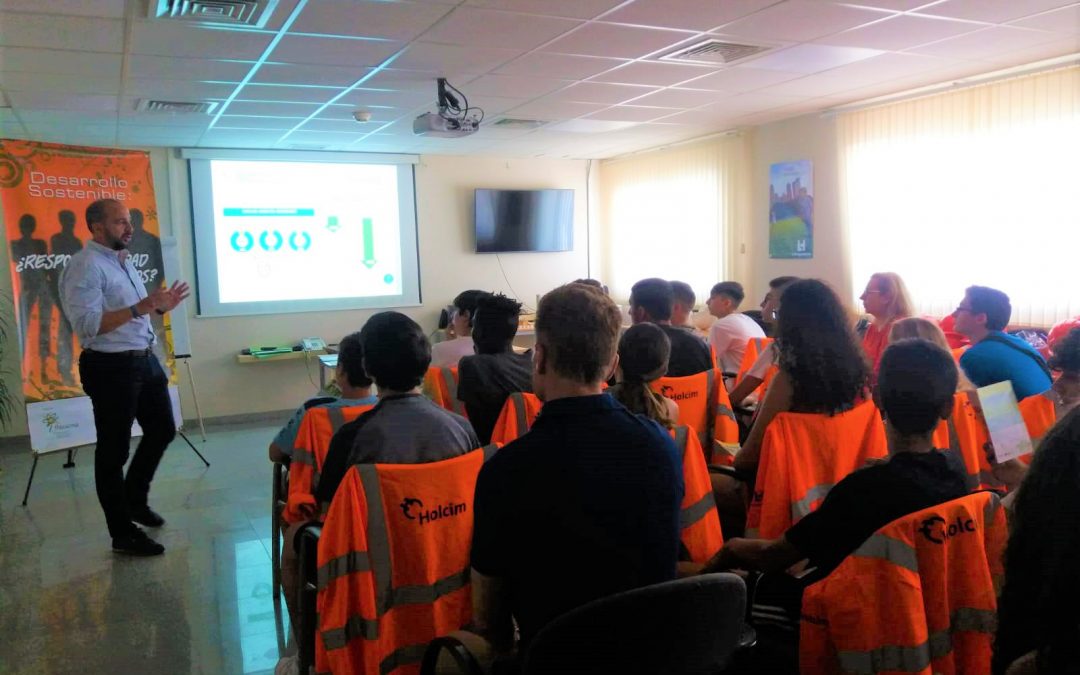 Alumnos del IES Fernando Savater de Jerez participan en una jornada sobre Economía Circular de Flacema