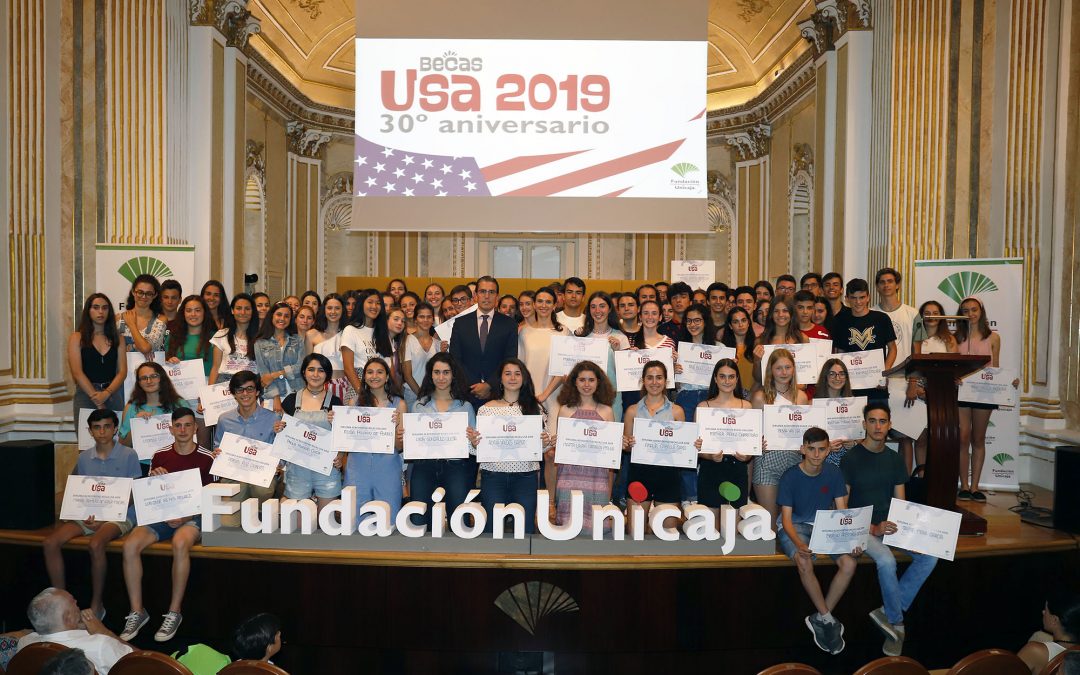 Fundación Unicaja hace entrega de sus ‘Becas USA 2019’ para la inmersión lingüística, que este año cumplen tres décadas