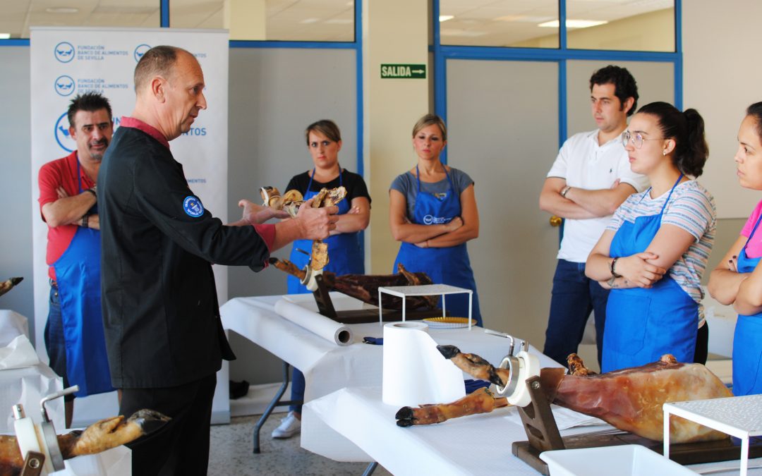 La Fundación Banco de Alimentos de Sevilla estrena una nueva línea de formación: cortadores de jamón
