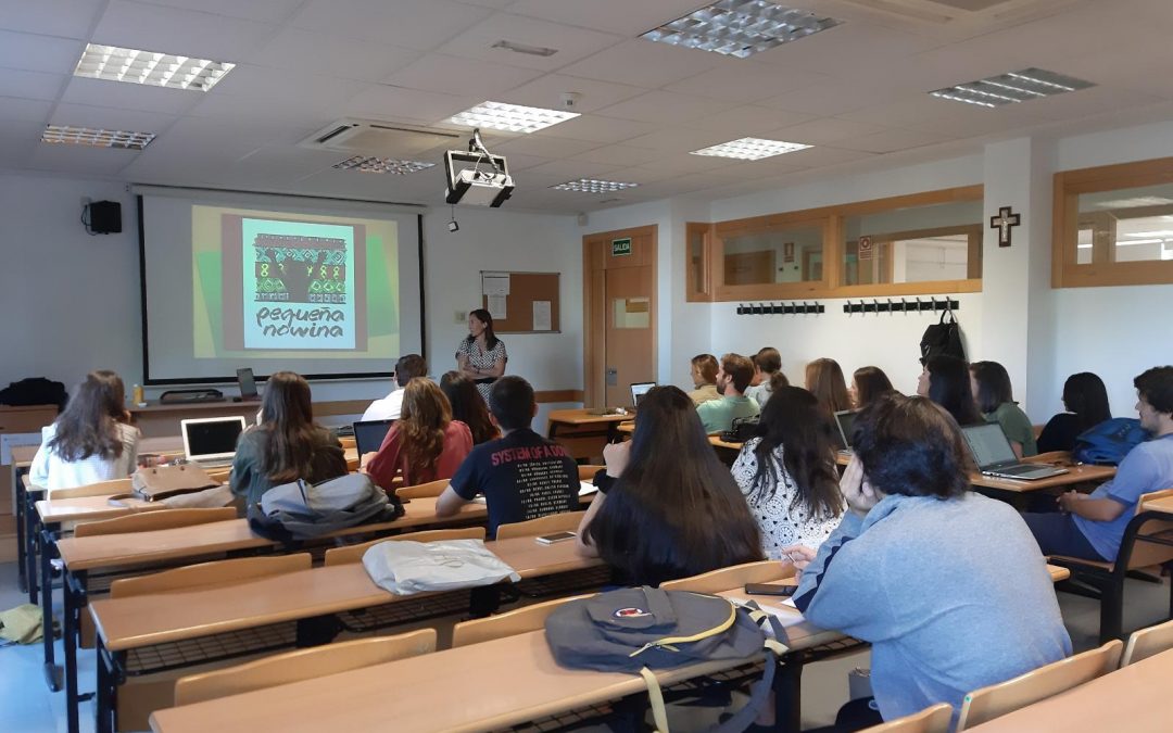 La ONGD Pequeña Nowina acerca la cooperación internacional a los alumnos de Publicidad de la Universidad de Villanueva, en Madrid