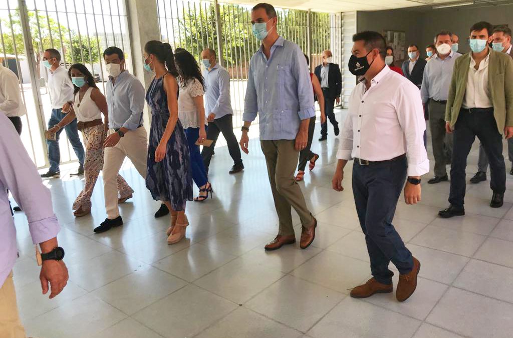 Los Reyes conocen durante su visita a Sevilla la labor de la Fundación Don Bosco en el Polígono Sur