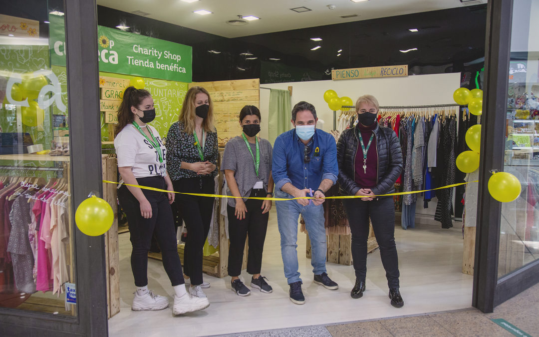 Inauguración de una pop up store para recaudar fondos para la  Fundación CUDECA en el Centro Comercial Vialia