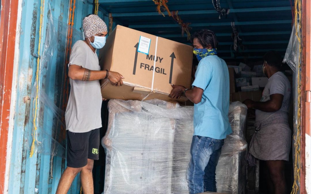 El material sanitario del vuelo humanitario de la Fundación Vicente Ferrer y Open Arms llega al Hospital de Bathalapalli