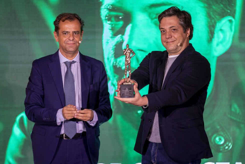 Paco Ortiz recibe el Premio Canal Sur Radio y Televisión al Mejor Cineasta en el Festival de Huelva