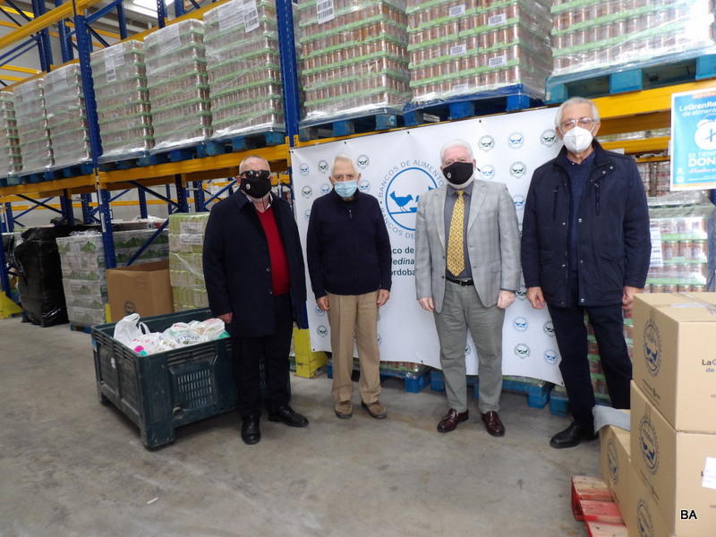 La Federación de Peñas dona una tonelada de alimentos al Banco de Alimentos Medina Azahara de Córdoba