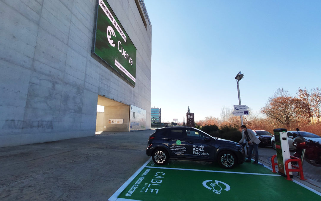 Parking para cargar el coche eléctrico en el Centro Cultural CajaGranada