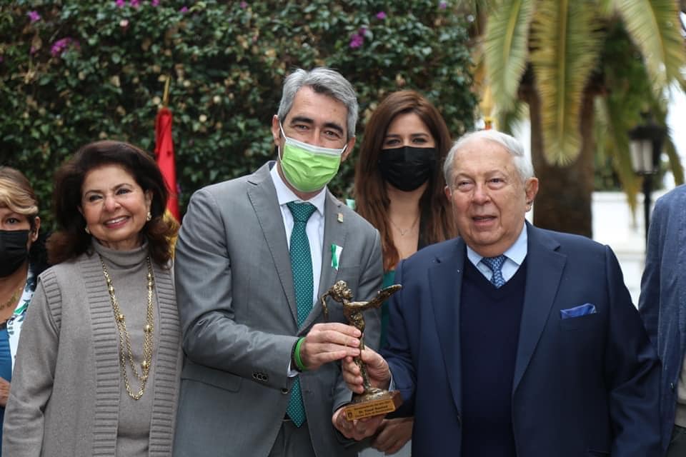 Doctor Yusuf Hamied, Benalmadense del Año