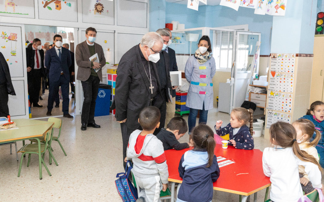 Visita del Arzobispo de Sevilla, Monseñor Saiz Meneses al Colegio SAFA Blanca Paloma