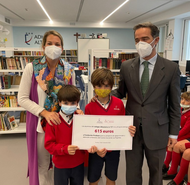El Colegio Altasierra dona 600 euros a Fundación Prodean