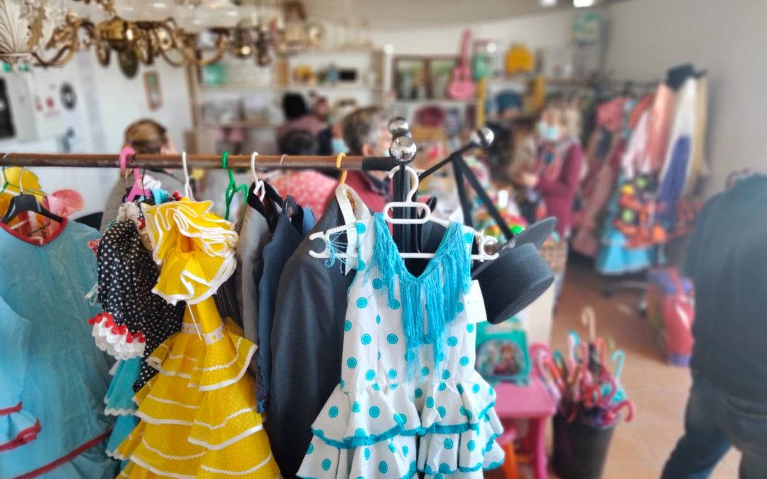 Madre Coraje inaugura nueva tienda solidaria en Guadalcacín-Jerez con una exposición de trajes de flamenca con una segunda vida