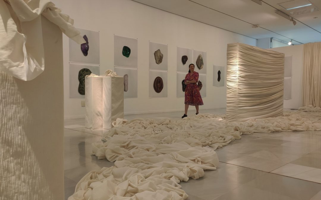 La exposición de la artista británica Kate Daudy ‘Mi blancor almidonado’ abre sus puertas en el Centro Cultural CajaGranada