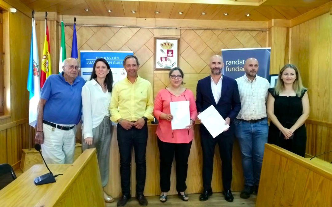 La Fundación Juan Ramón Guillén y el Ayuntamiento de La Roda de Andalucía renuevan el acuerdo para impulsar la profesionalización del empleo en el sector olivarero