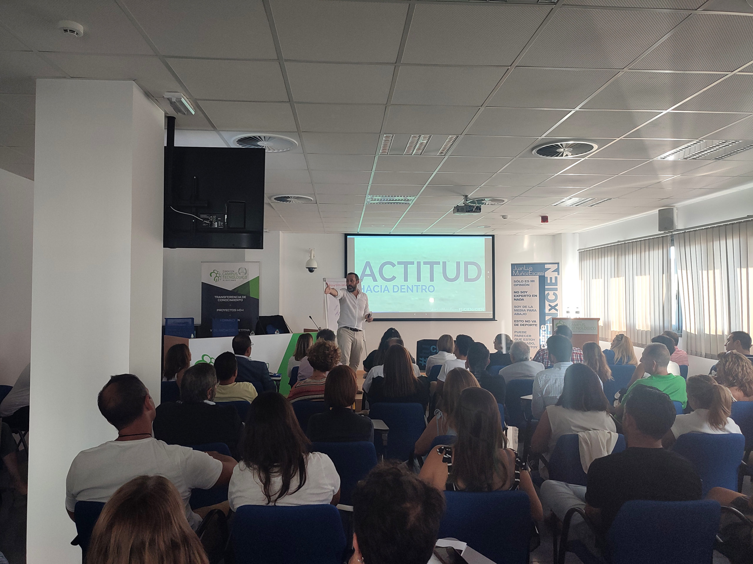 Comienza el III Programa de Desarrollo Directivo en Algeciras con la conferencia TuCienxCien Comienza el III Programa de Desarrollo Directivo en Algeciras con la conferencia TuCienxCien