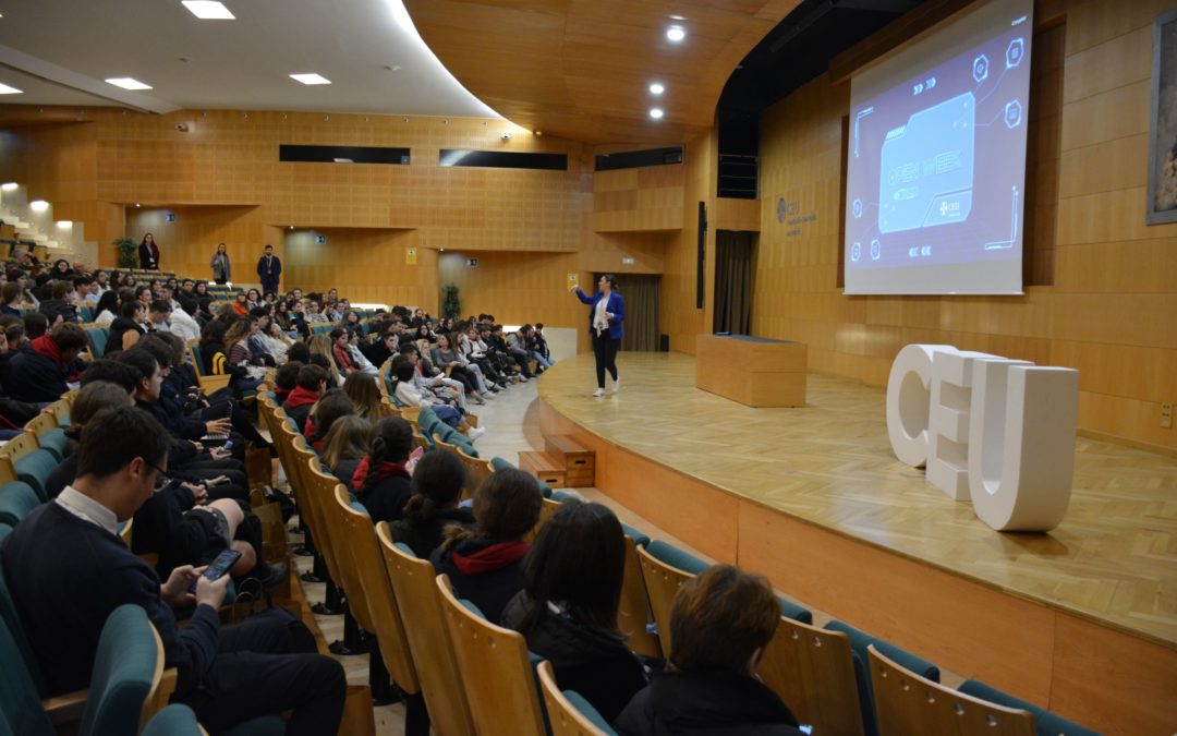 Cerca de 1.000 alumnos visitan la II Open Week de CEU Andalucía