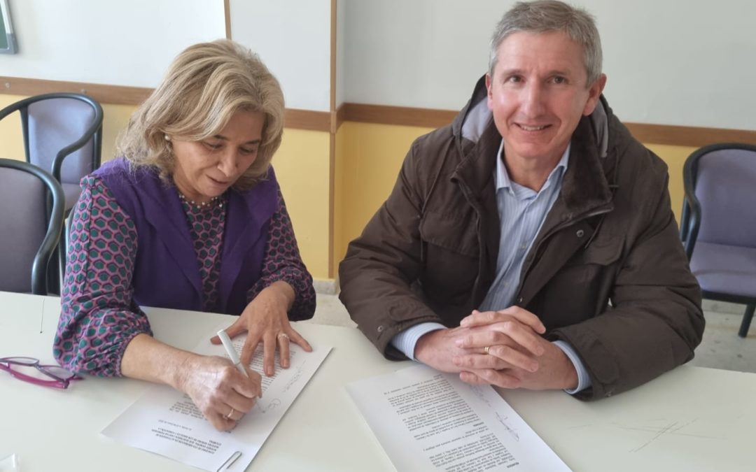 Fundación La Colmena firma un convenio de colaboración con Cáritas Nuestra Señora de los Ángeles y San José de Calasanz