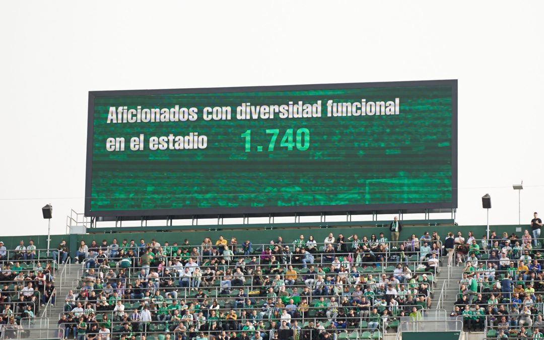 El Real Betis bate el récord de personas con diversidad funcional en las gradas durante un partido oficial con 1.740 aficionados