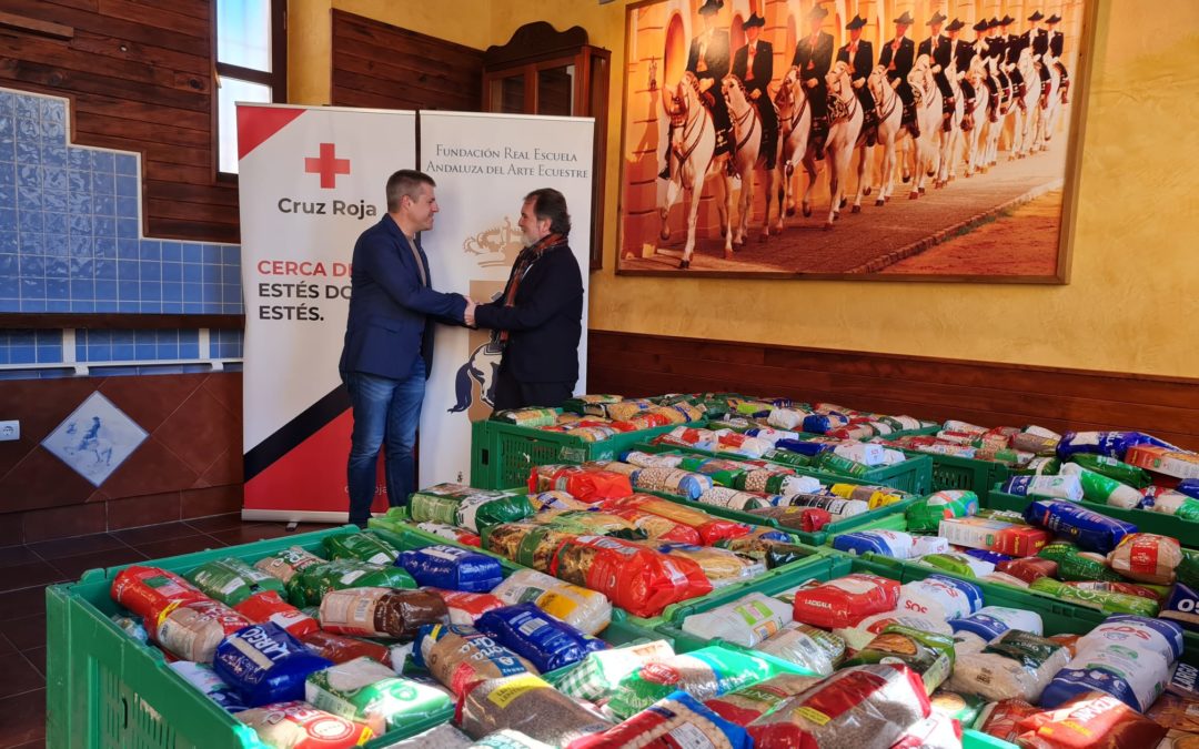 La Real Escuela entrega a Cruz Roja 4.595 kilos de alimentos