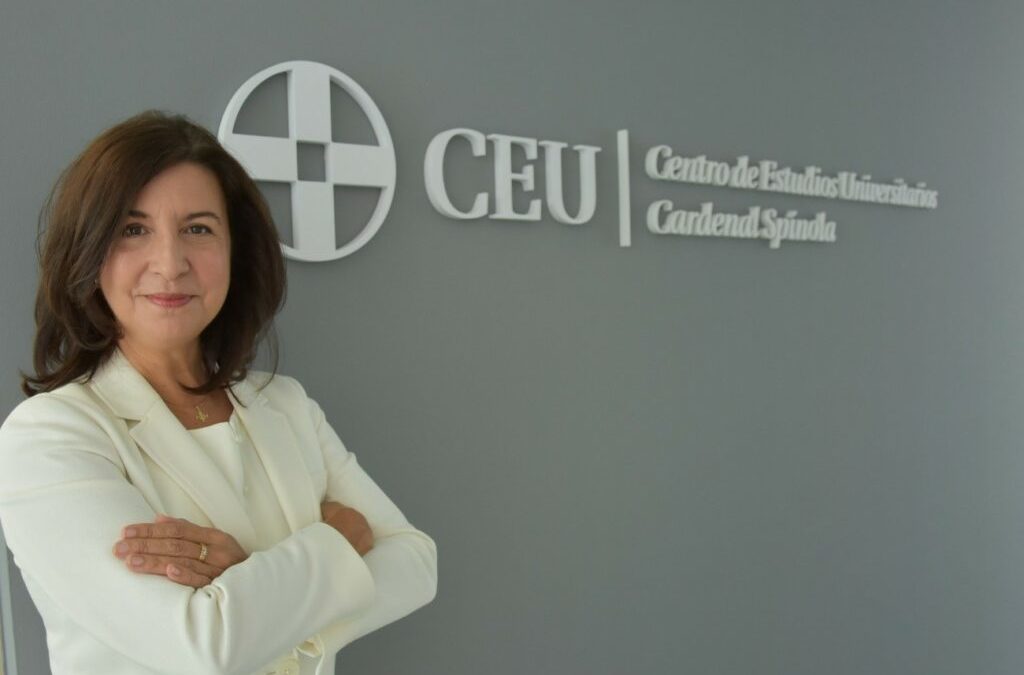 Beatriz Hoster, directora de Cardenal Spínola CEU: «Ayudamos al alumno a desarrollar su potencial en todas las dimensiones: personal, académica, profesional y espiritual»
