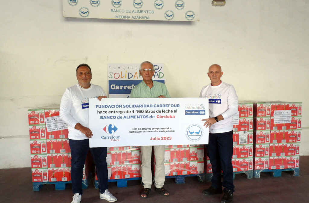 Fundación Solidaridad CARREFOUR dona 4.460 litros de leche al Banco de Alimentos Medina Azahara de Córdoba