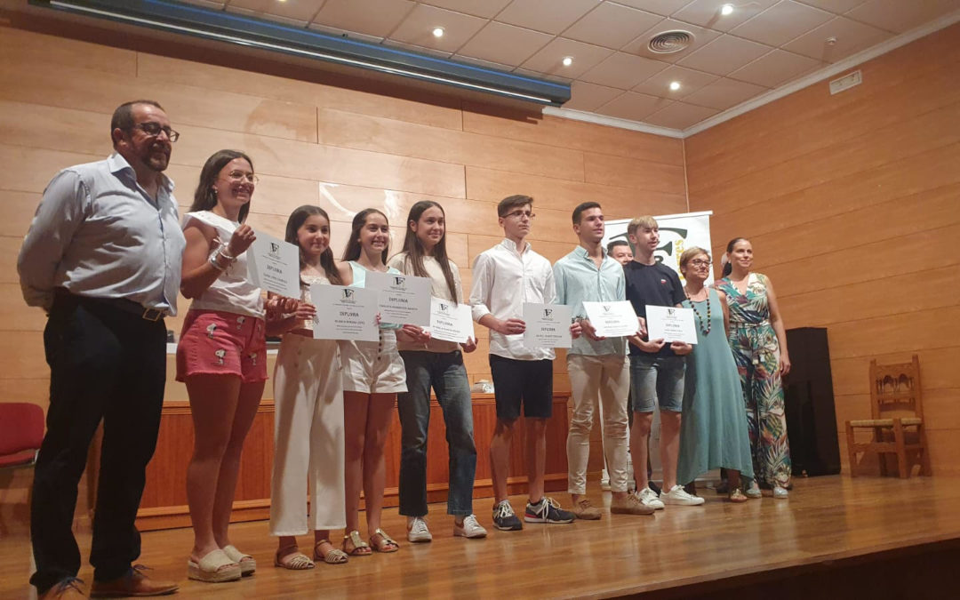 La Fundación Caja Rural de Cañete de las Torres entrega los Premios a los Mejores Expedientes Académicos de Primaria, Formación Profesional y Secundaria