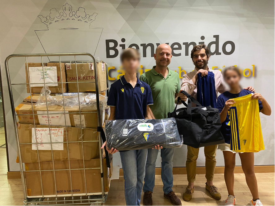 Fundación Esperanza recibe una generosa donación de equipamiento deportivo del Cádiz C.F. a través de la Fundación Cádiz C.F. para sus proyectos en Guatemala y Togo
